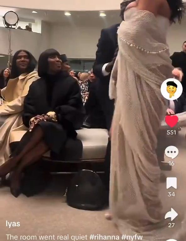 Rihanna ignora a Naomi Campbell durante desfile de moda: video viral