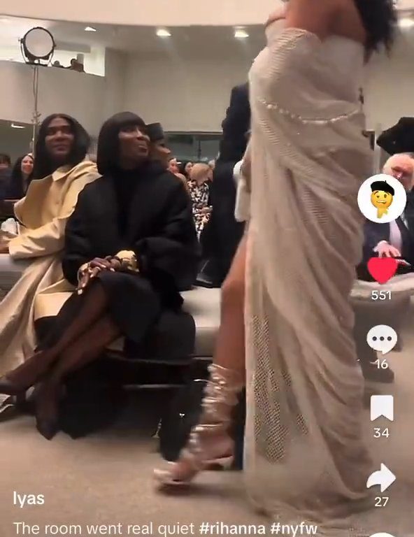 Rihanna ignora a Naomi Campbell durante desfile de moda: video viral