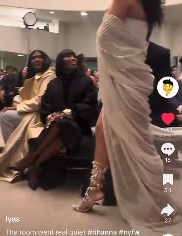 Rihanna ignora a Naomi Campbell durante desfile de moda: video viral