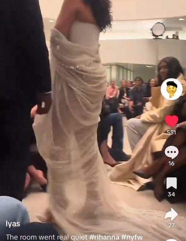 Rihanna ignora Naomi Campbell durante sfilata: video virale