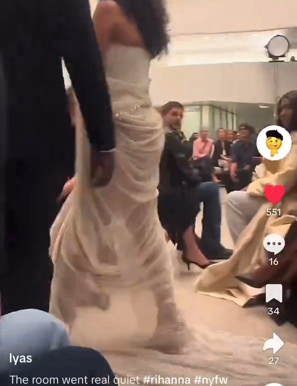 Rihanna ignora Naomi Campbell durante sfilata: video virale