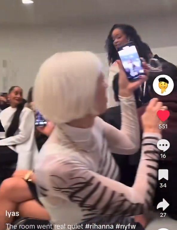 Rihanna ignora Naomi Campbell durante sfilata: video virale