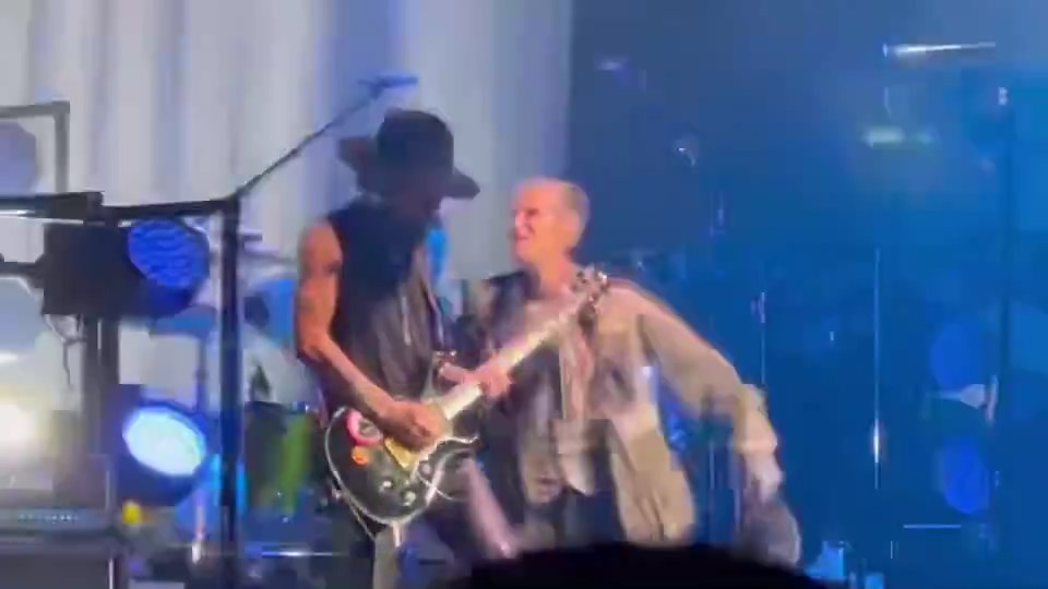 Pelea entre cantante y guitarrista de Jane's Addiction, aquí el motivo