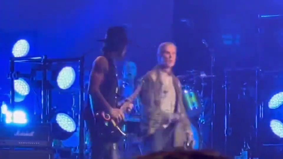 Pelea entre cantante y guitarrista de Jane's Addiction, aquí el motivo