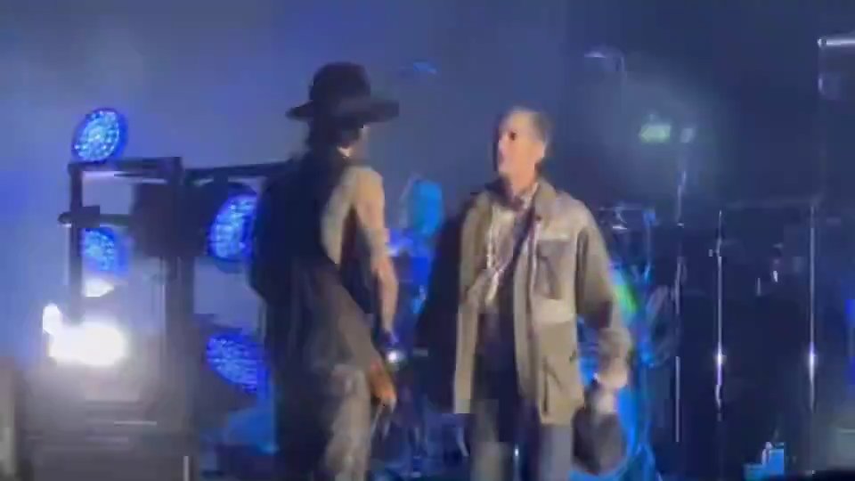 Pelea entre cantante y guitarrista de Jane's Addiction, aquí el motivo