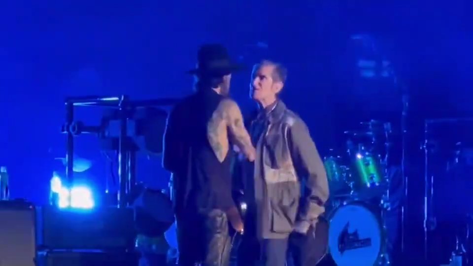 Pelea entre cantante y guitarrista de Jane's Addiction, aquí el motivo