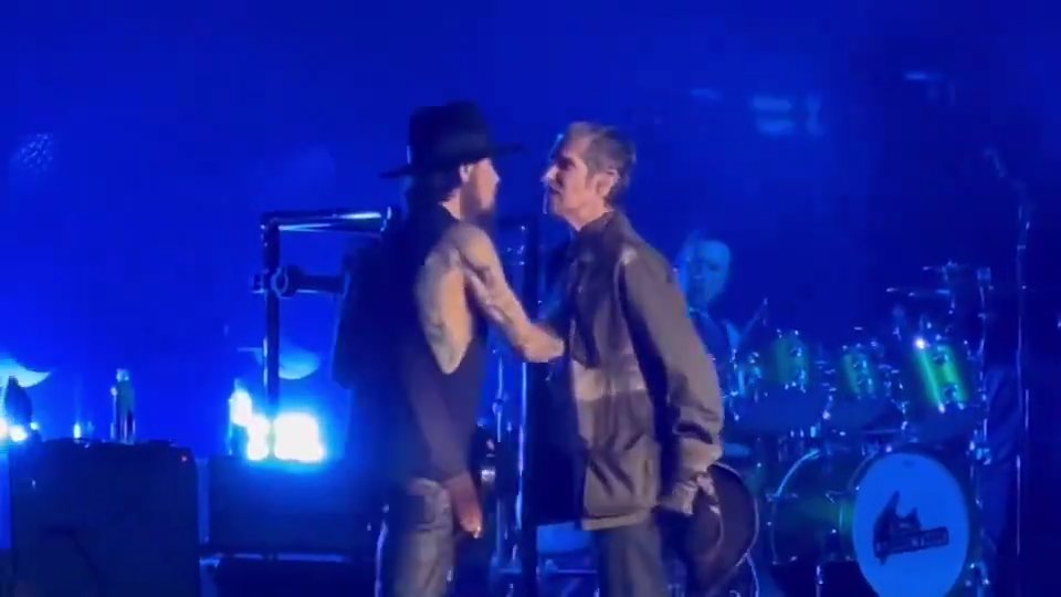 Pelea entre cantante y guitarrista de Jane's Addiction, aquí el motivo