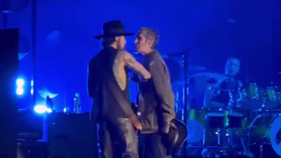 Pelea entre cantante y guitarrista de Jane's Addiction, aquí el motivo