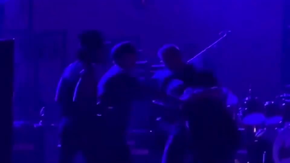 Pelea entre cantante y guitarrista de Jane's Addiction, aquí el motivo