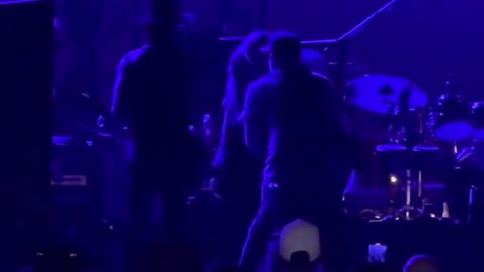 Pelea entre cantante y guitarrista de Jane's Addiction, aquí el motivo