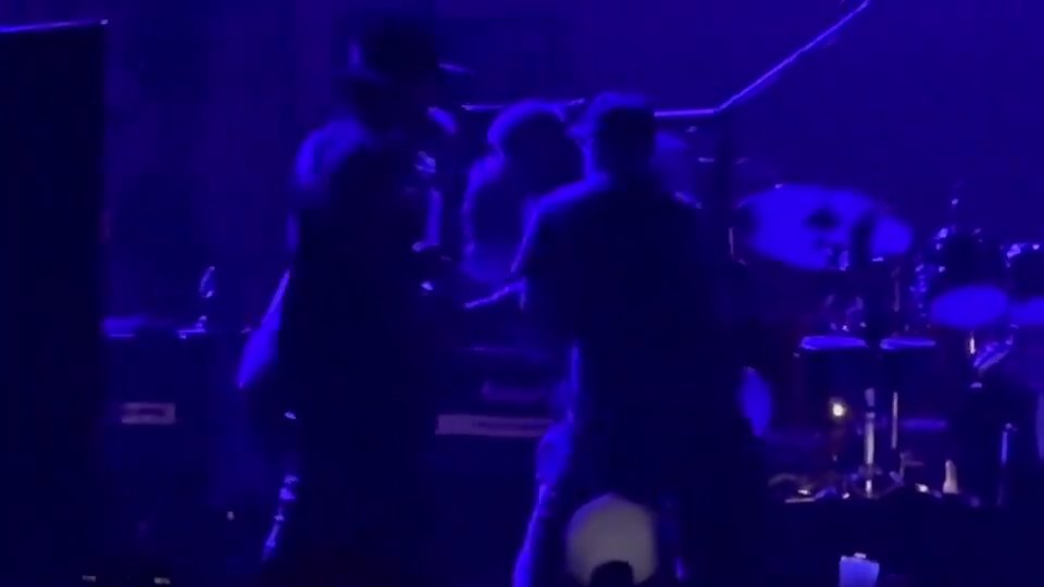 Pelea entre cantante y guitarrista de Jane's Addiction, aquí el motivo