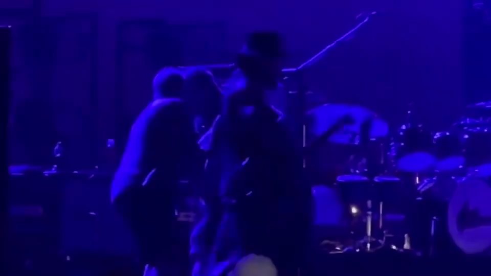 Pelea entre cantante y guitarrista de Jane's Addiction, aquí el motivo