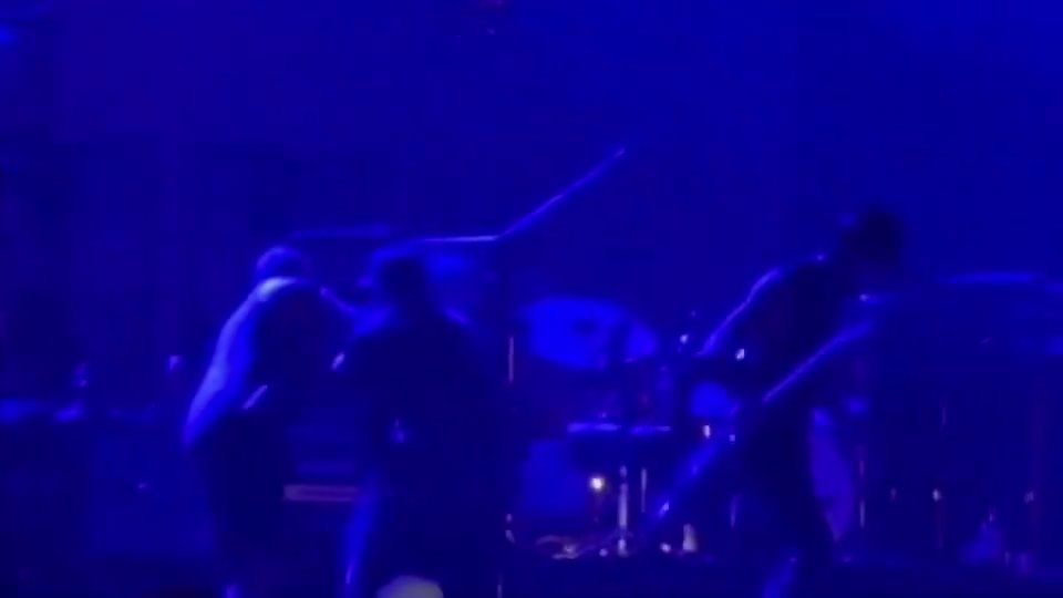 Pelea entre cantante y guitarrista de Jane's Addiction, aquí el motivo