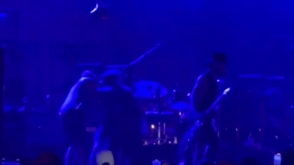 Pelea entre cantante y guitarrista de Jane's Addiction, aquí el motivo