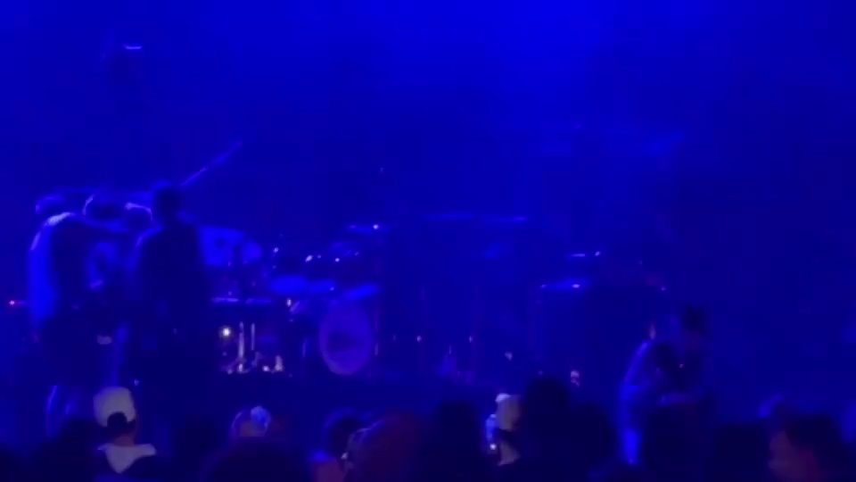 Pelea entre cantante y guitarrista de Jane's Addiction, aquí el motivo