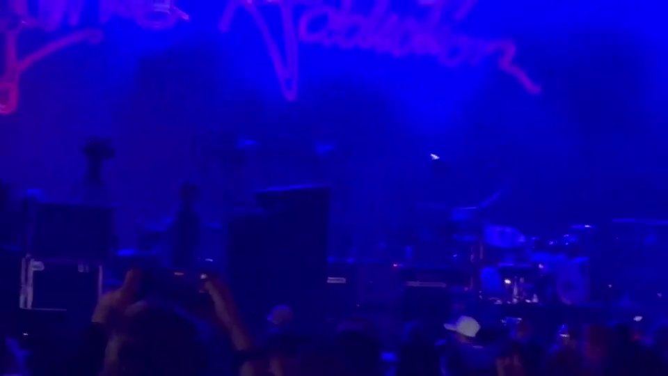 Pelea entre cantante y guitarrista de Jane's Addiction, aquí el motivo