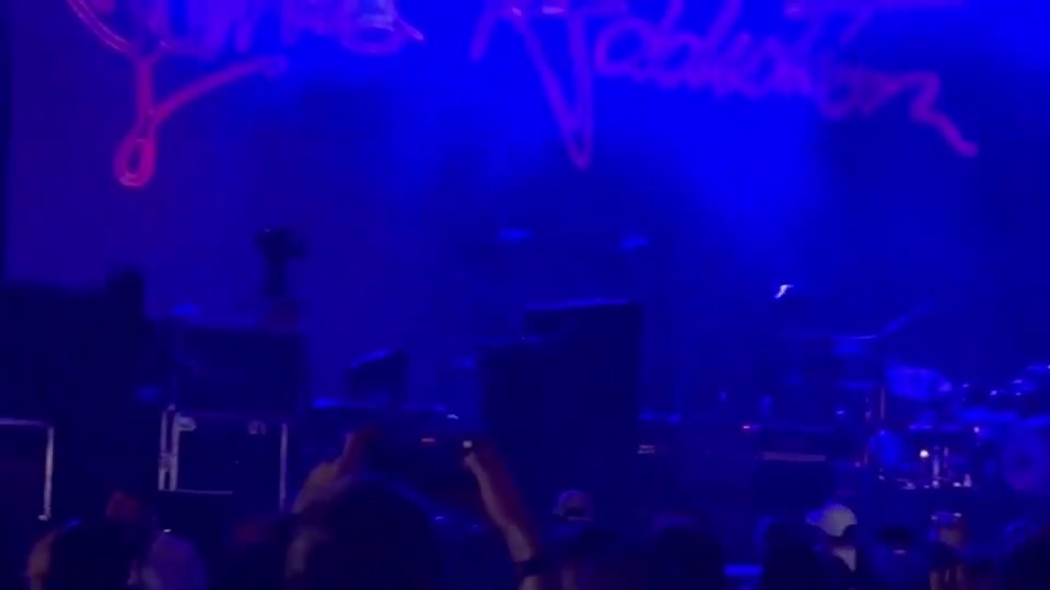 Pelea entre cantante y guitarrista de Jane's Addiction, aquí el motivo