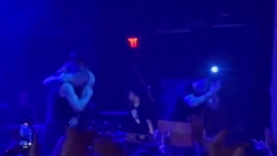 Pelea entre cantante y guitarrista de Jane's Addiction, aquí el motivo