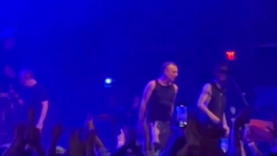 Pelea entre cantante y guitarrista de Jane's Addiction, aquí el motivo