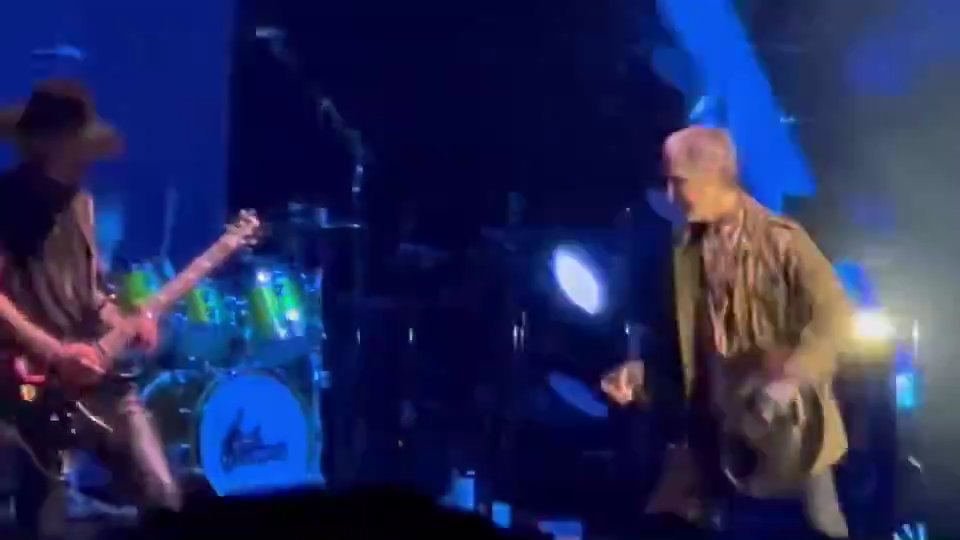 Pelea entre cantante y guitarrista de Jane's Addiction, aquí el motivo