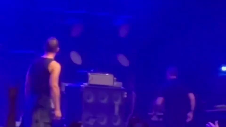 Pelea entre cantante y guitarrista de Jane's Addiction, aquí el motivo