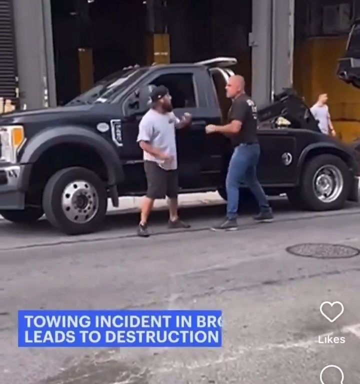 Le roba grúa que estaba sacando su auto y la destroza: video viral