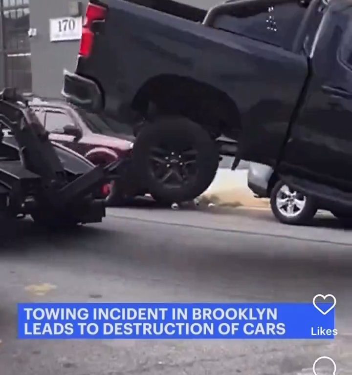 Le roba grúa que estaba sacando su auto y la destroza: video viral