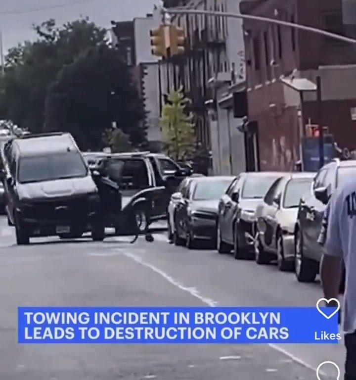 Le roba grúa que estaba sacando su auto y la destroza: video viral