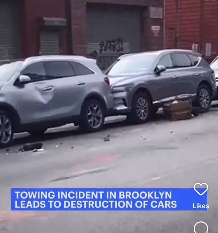 Le roba grúa que estaba sacando su auto y la destroza: video viral