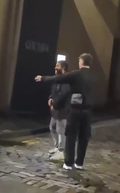 Shia Labeouf fuori di testa, scatena rissa fuori da un pub: video