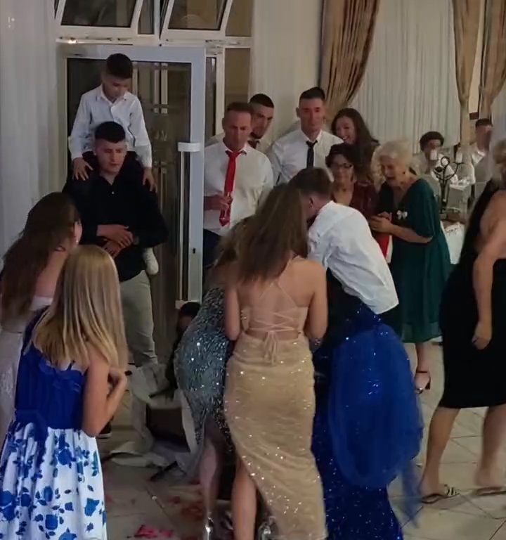 Novia arroja ramo y boda termina en pelea: invitan a los muslos al aire, video