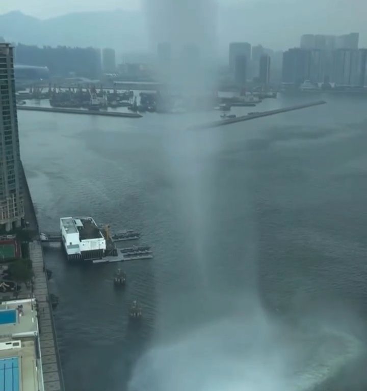 Une trombe marine qui secoue Hong Kong ne s'est pas produite depuis 1959