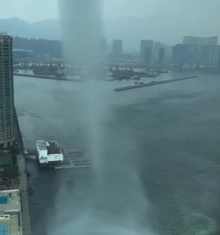 Une trombe marine qui secoue Hong Kong ne s'est pas produite depuis 1959