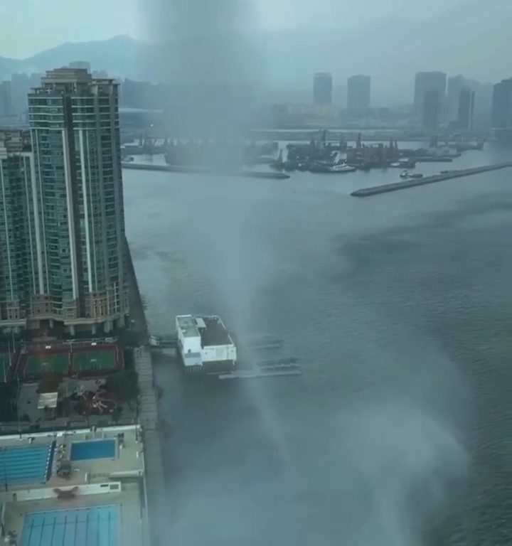 Une trombe marine qui secoue Hong Kong ne s'est pas produite depuis 1959