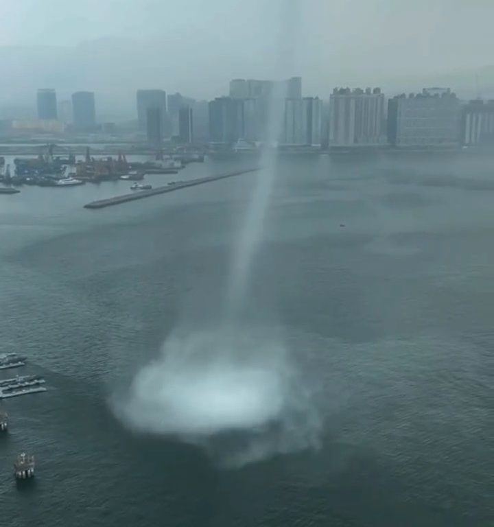 Une trombe marine qui secoue Hong Kong ne s'est pas produite depuis 1959