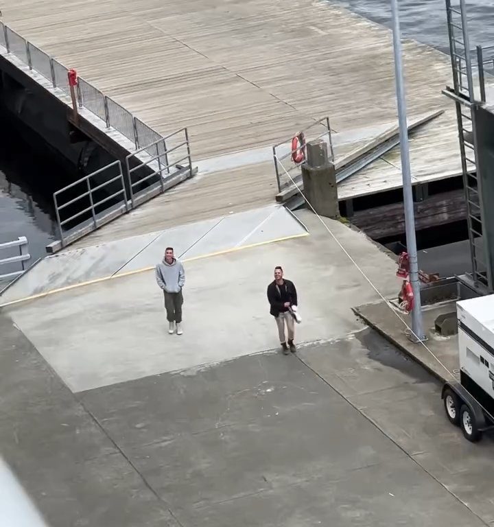 Turista perde la nave da crociera ma il finale è esilarante: video virale