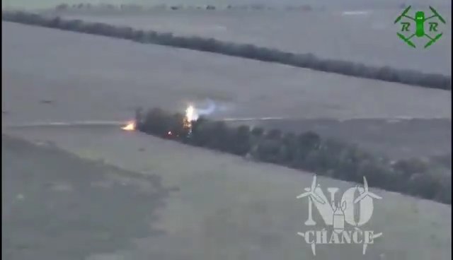 Ukraine et troupes russes carbonisées par un drone lance-flammes : vidéo choquante