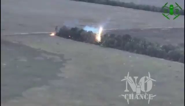 Ukraine et troupes russes carbonisées par un drone lance-flammes : vidéo choquante