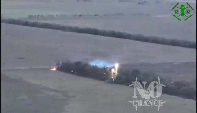 Ukraine, russische Truppen von Flammenwerfer-Drohne verkohlt: schockierendes Video