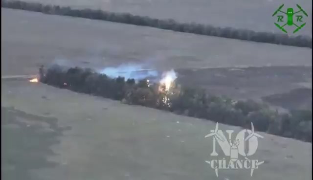 Ukraine et troupes russes carbonisées par un drone lance-flammes : vidéo choquante