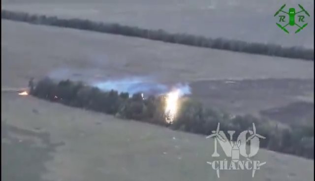 Ukraine et troupes russes carbonisées par un drone lance-flammes : vidéo choquante