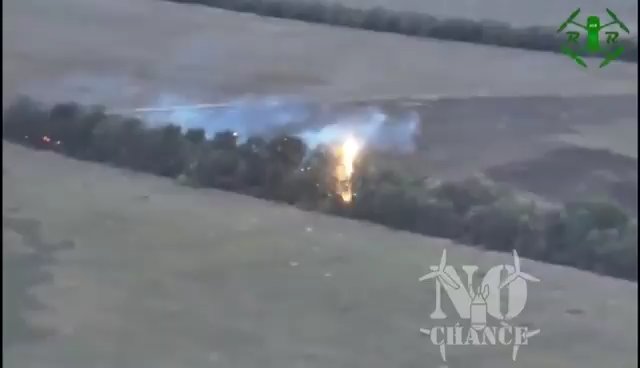 Ukraine et troupes russes carbonisées par un drone lance-flammes : vidéo choquante