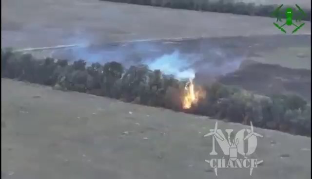 Ukraine et troupes russes carbonisées par un drone lance-flammes : vidéo choquante