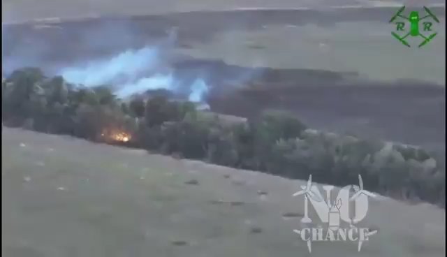 Ukraine et troupes russes carbonisées par un drone lance-flammes : vidéo choquante