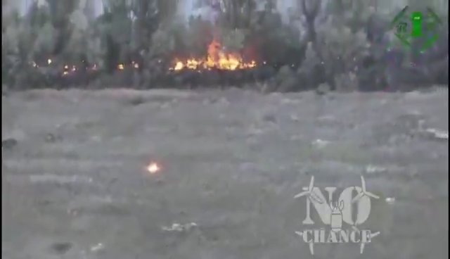 Ukraine et troupes russes carbonisées par un drone lance-flammes : vidéo choquante