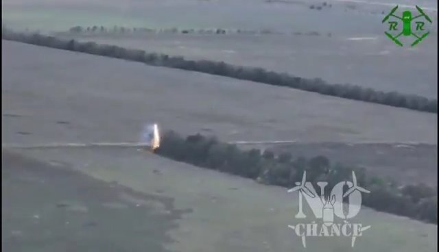 Ukraine et troupes russes carbonisées par un drone lance-flammes : vidéo choquante