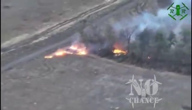 Ukraine et troupes russes carbonisées par un drone lance-flammes : vidéo choquante