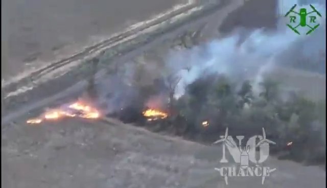 Ucraina, truppe russe carbonizzate col drone lanciafiamme: video shock