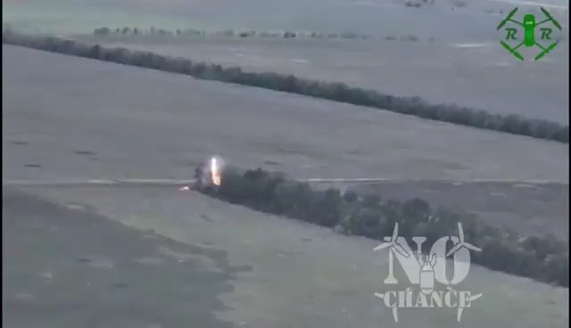 Ukraine, russische Truppen von Flammenwerfer-Drohne verkohlt: schockierendes Video