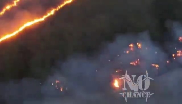 Ukraine et troupes russes carbonisées par un drone lance-flammes : vidéo choquante